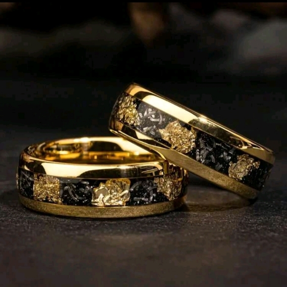 Elegant Gold and Black Men's Ring - Picture 3 of 5